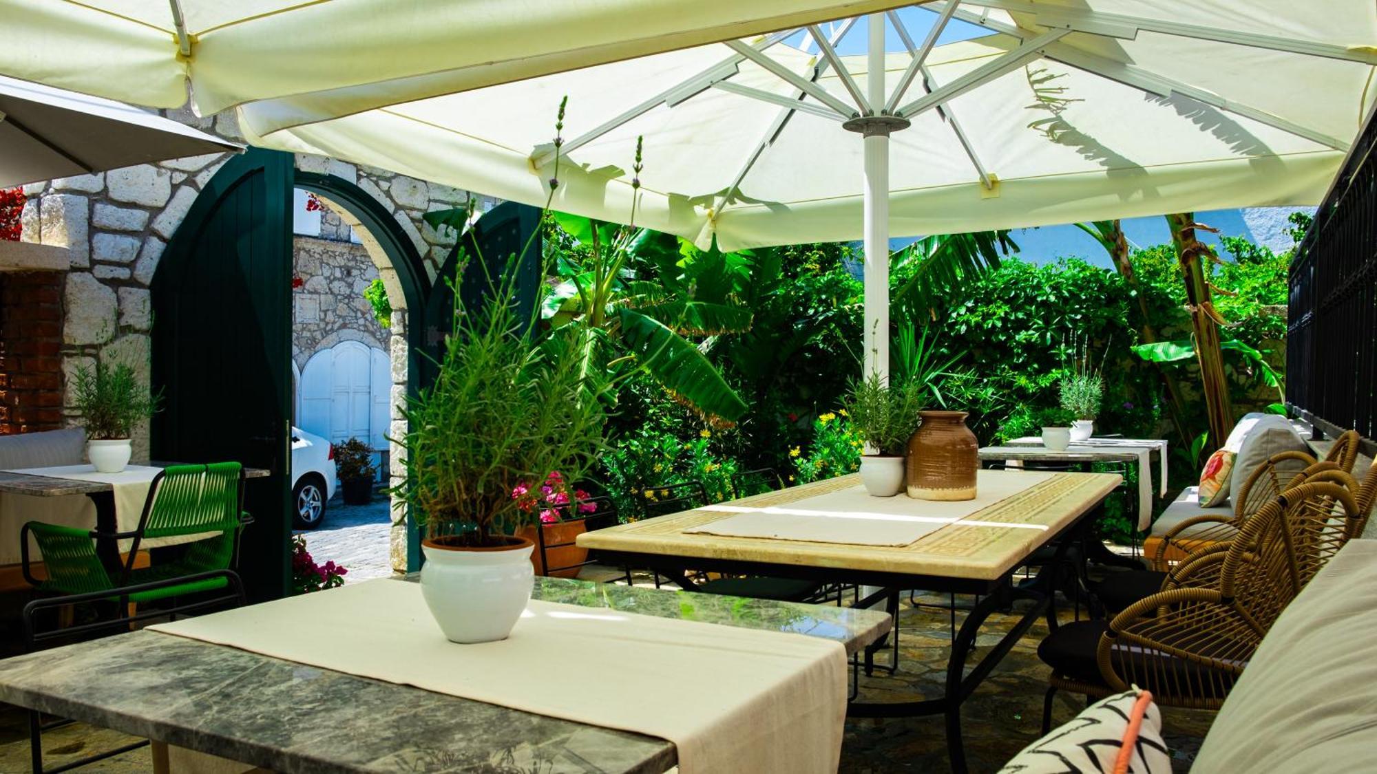 Pom Alacati Boutique Otel Çeşme Luaran gambar