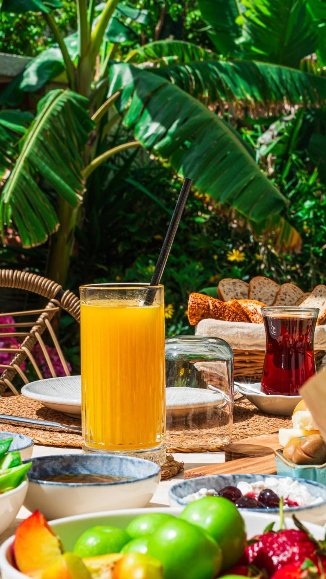Pom Alacati Boutique Otel Çeşme Luaran gambar